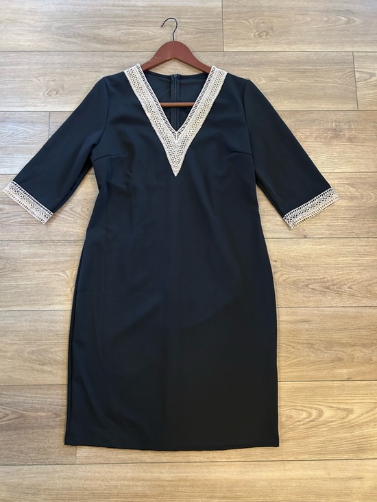 Dresses & Skirts - Black Lace Trim V Neck Sheath Dress Women’s XL 3/4 Sleeve Stretch Midi